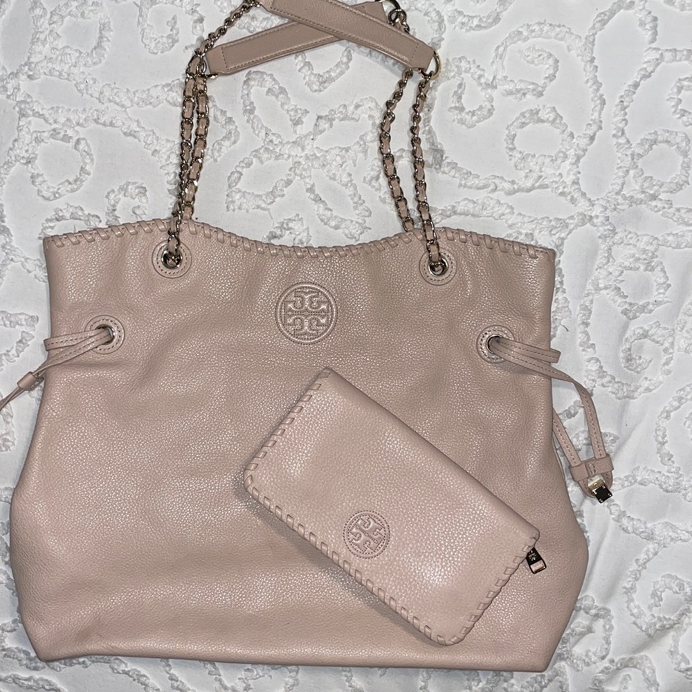 LIKE NEW Tory Burch Tote & Matching Wallet